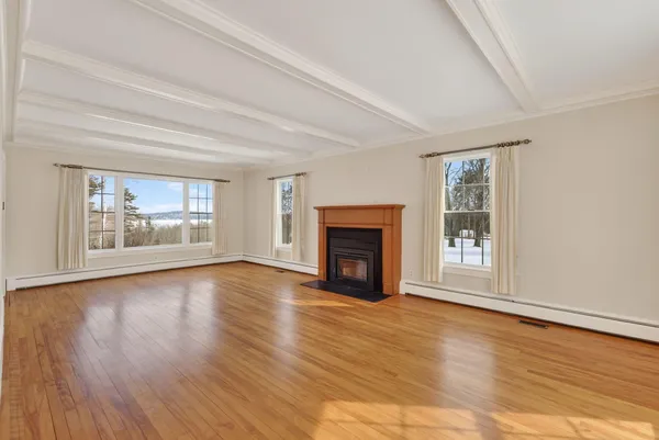 $750,000 | 525 West Auburn Road, Auburn, ME 04210