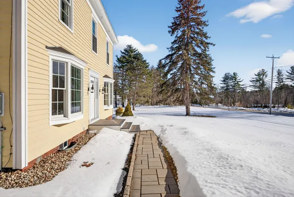 $750,000 | 525 West Auburn Road, Auburn, ME 04210