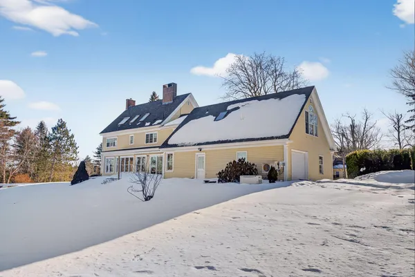 $750,000 | 525 West Auburn Road, Auburn, ME 04210
