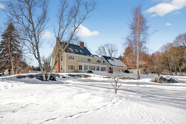 $750,000 | 525 West Auburn Road, Auburn, ME 04210