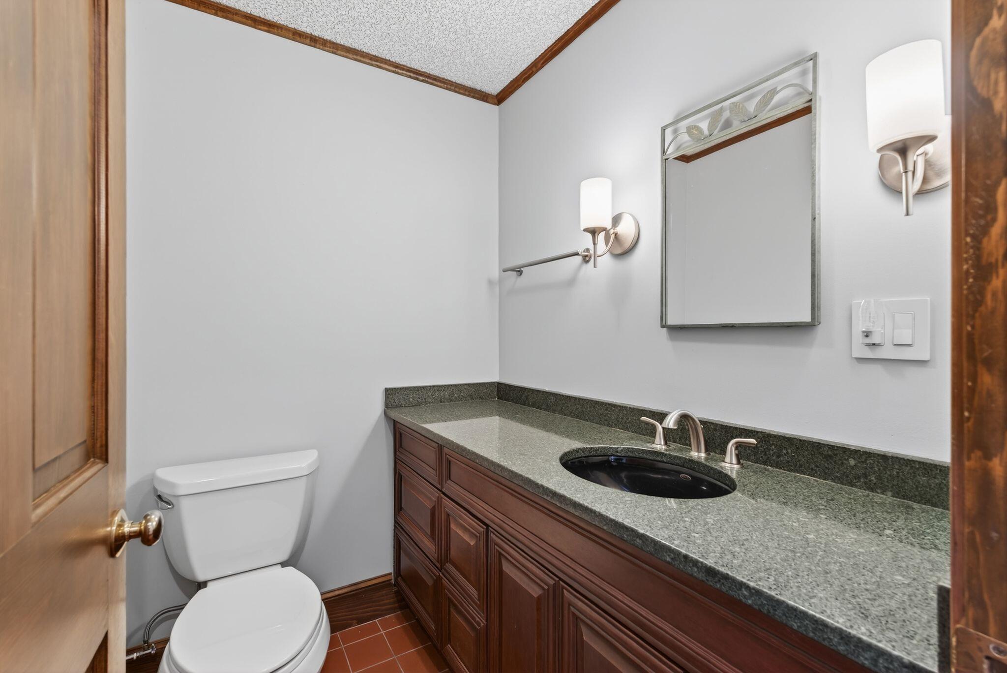 525 West Auburn Road Auburn, ME 04210 - Photo 6 of 64 525 W Auburn 30_DSC00362