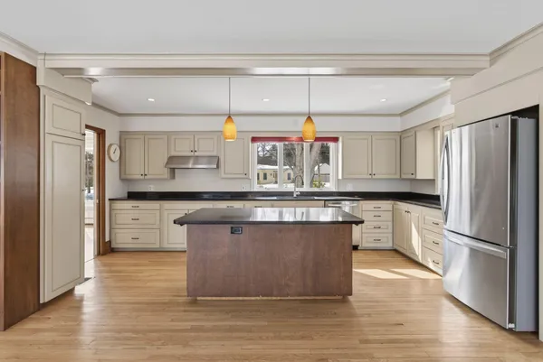 $750,000 | 525 West Auburn Road, Auburn, ME 04210