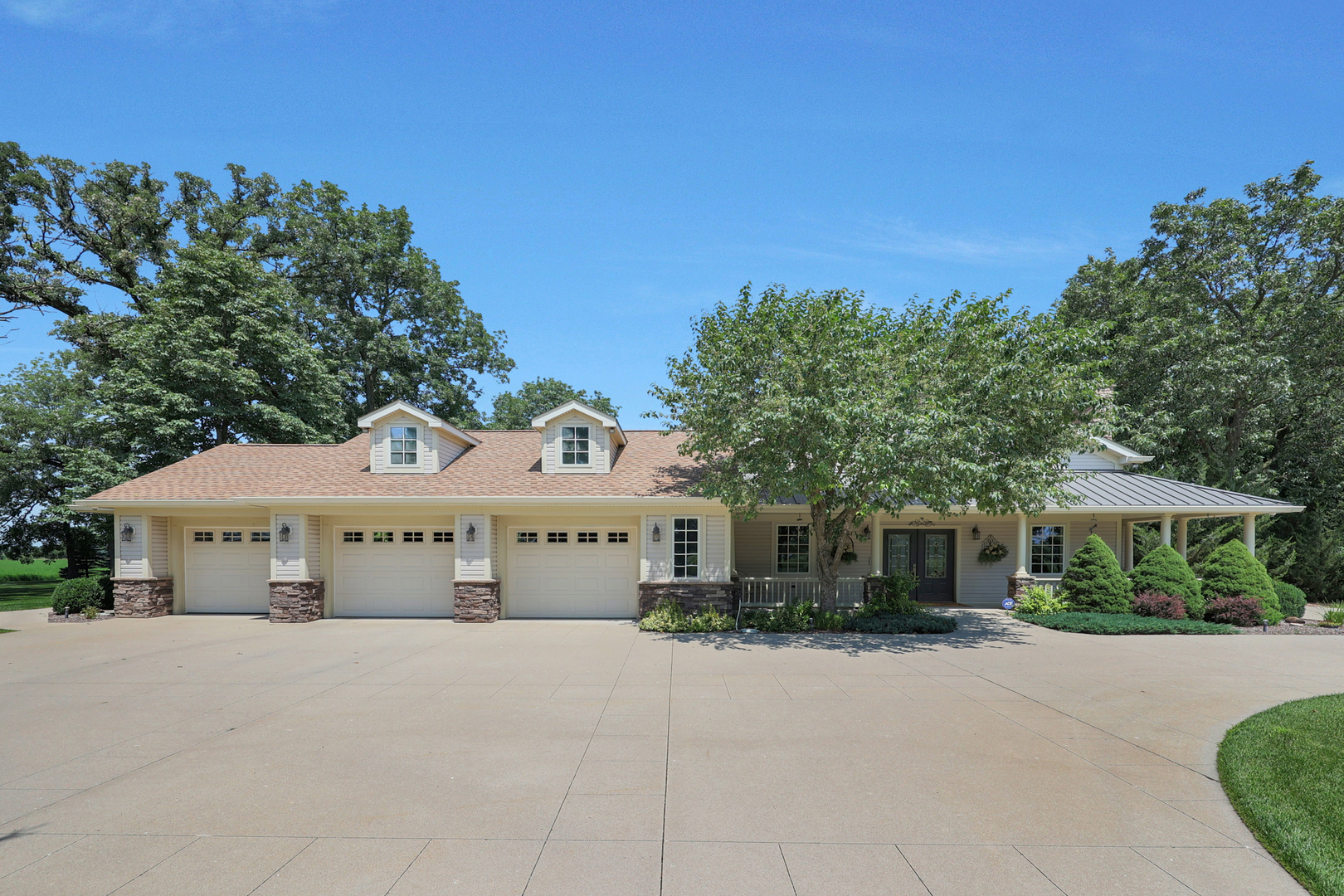 22022 Grange Road Marengo, IL 60152 - Photo 2 of 52 Gallery Image 2