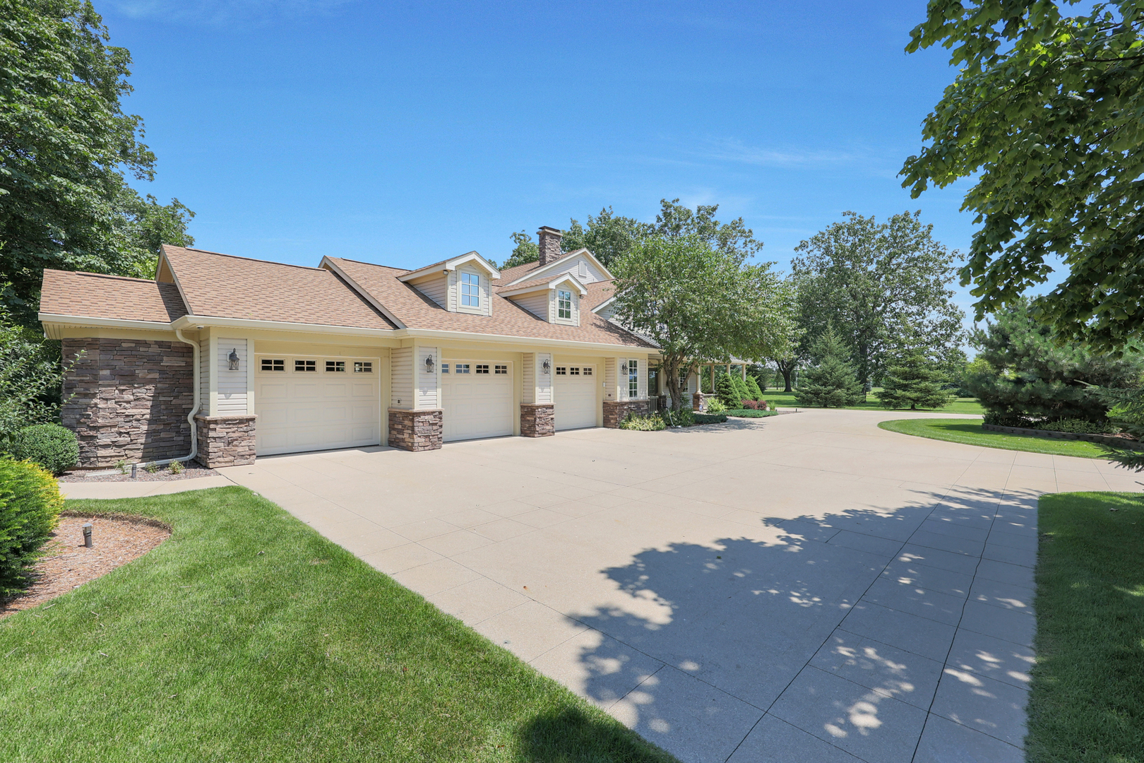22022 Grange Road Marengo, IL 60152 - Photo 4 of 52 Gallery Image 4