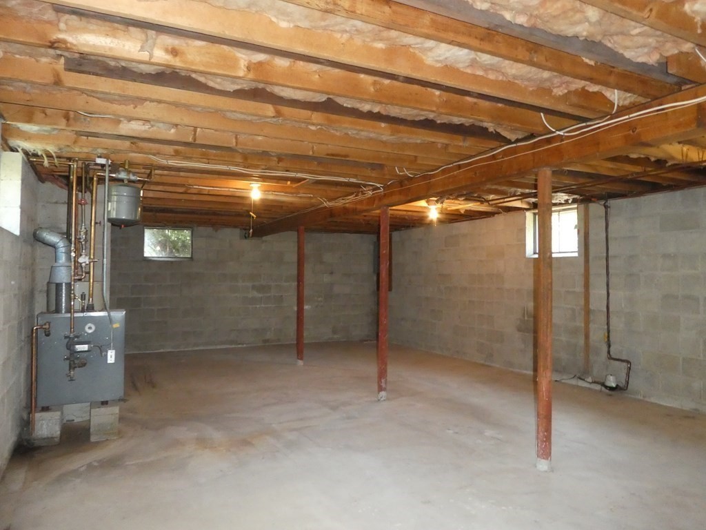 8 Shore Avenue Wareham, MA 02571 - Photo 14 of 18 a view of an empty room