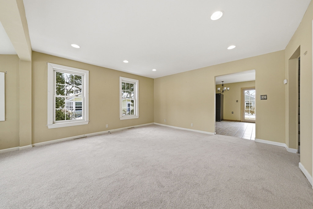 70 Colonial Road Weymouth, MA 02191 - Photo 4 of 33 Gallery Image 4