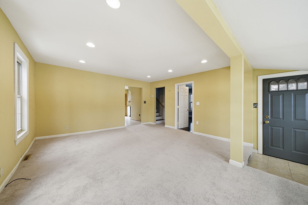 70 Colonial Road Weymouth, MA 02191 - Photo 8 of 33 Gallery Image 8