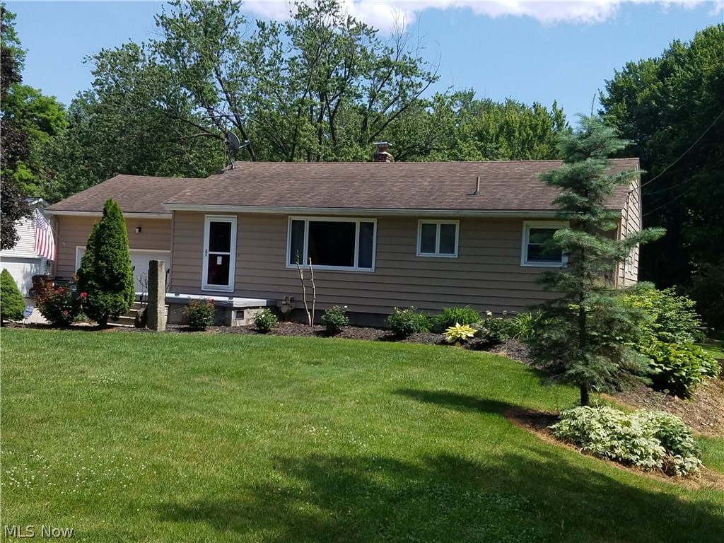 48061 North Ridge Road Amherst, OH 44001 - Photo 3 of 22 Genuine Country Feel!