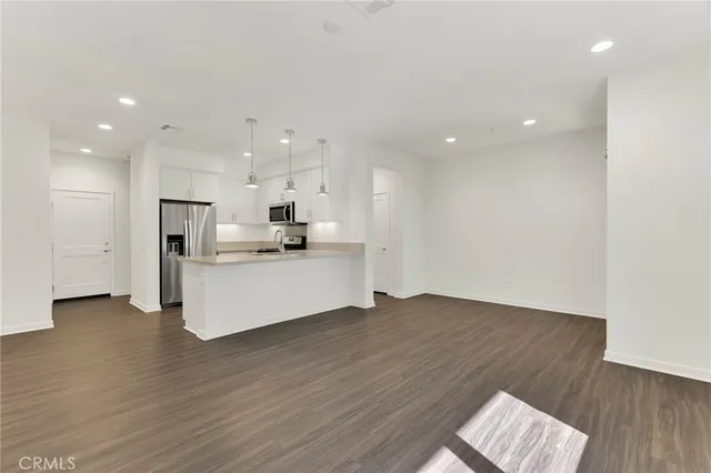 $3,850 | 139 Farmhouse Drive, Unit 5, Simi Valley, CA 93065