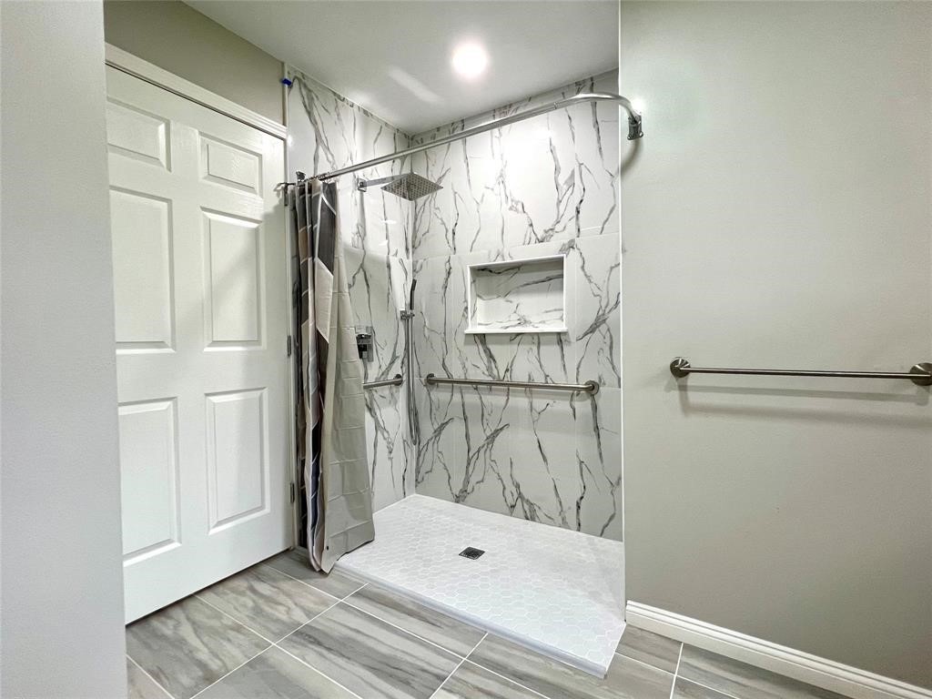 14221 Horseshoe Bend Conroe, TX 77384 - Photo 17 of 21 a bathroom with a shower and a tub