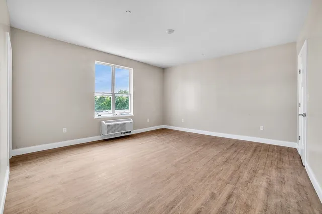 $2,400 | 127 Centre Street, Unit 501, Brockton, MA 02302