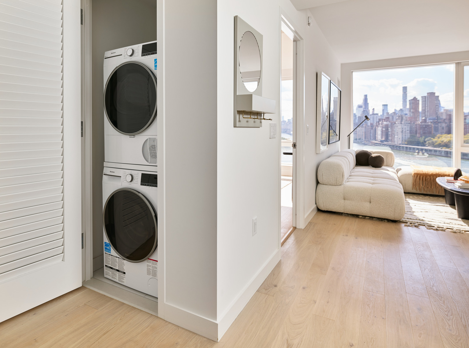 20 Halletts Point, Unit 21205 Queens, NY 11102 - Photo 6 of 46 a view of a living room washer and dryer