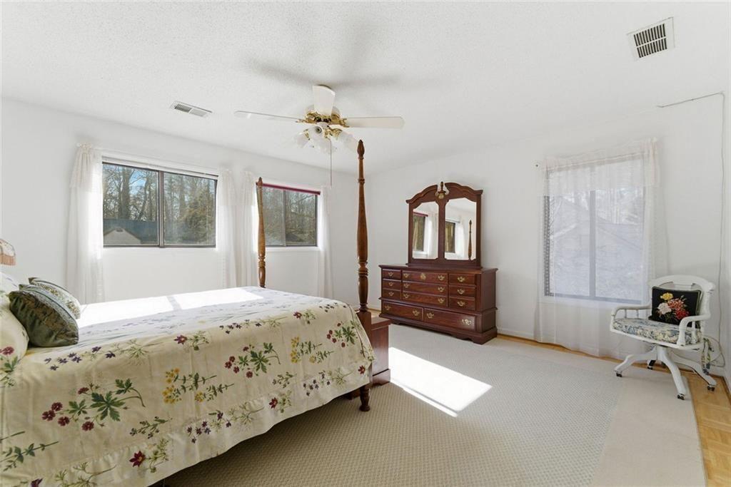 1358 Murdock Road Marietta, GA 30062 - Photo 5 of 30