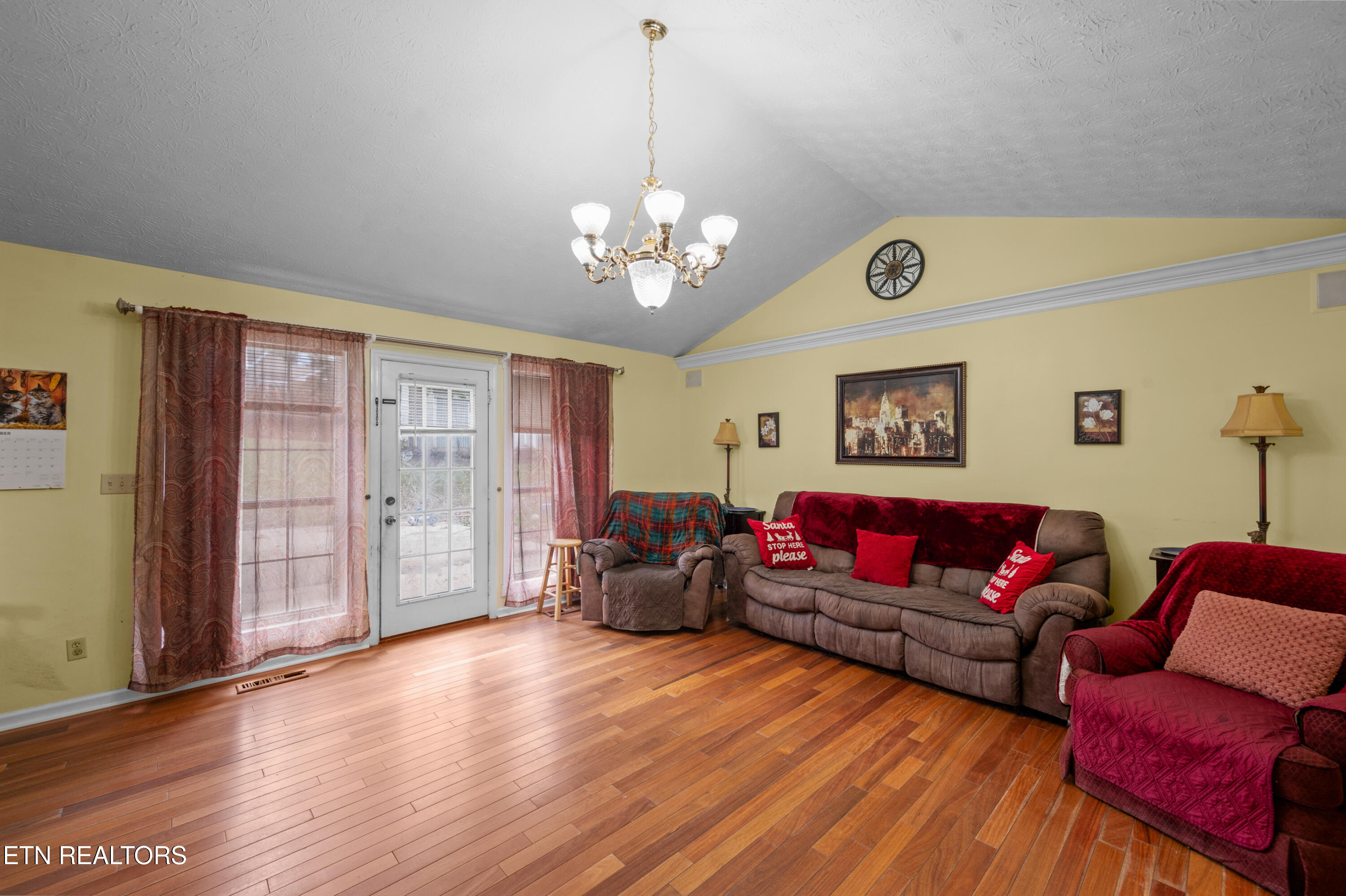 102 English Court Oak Ridge, TN 37830 - Photo 2 of 27 DSC_9774