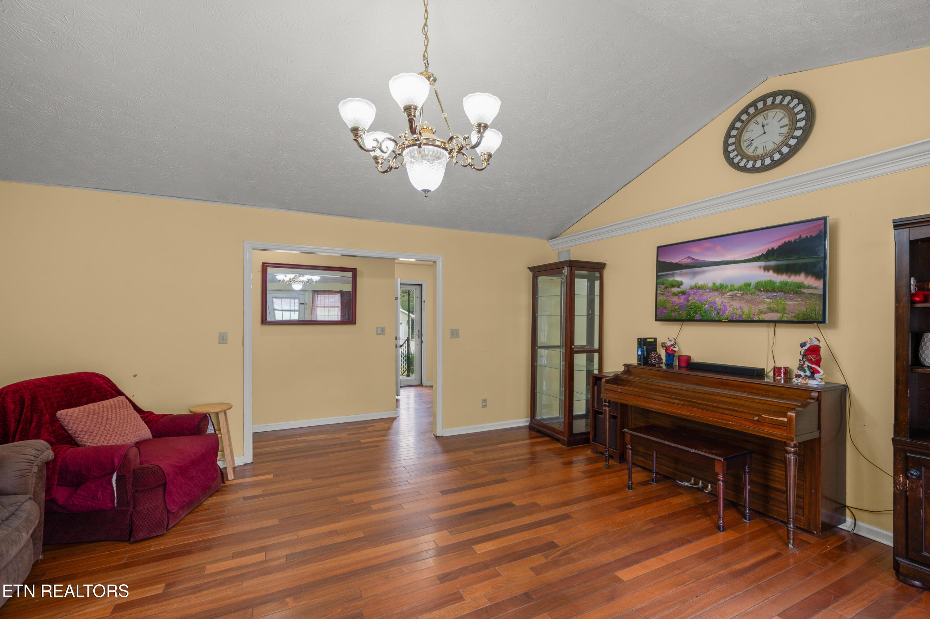 102 English Court Oak Ridge, TN 37830 - Photo 3 of 27 DSC_9780