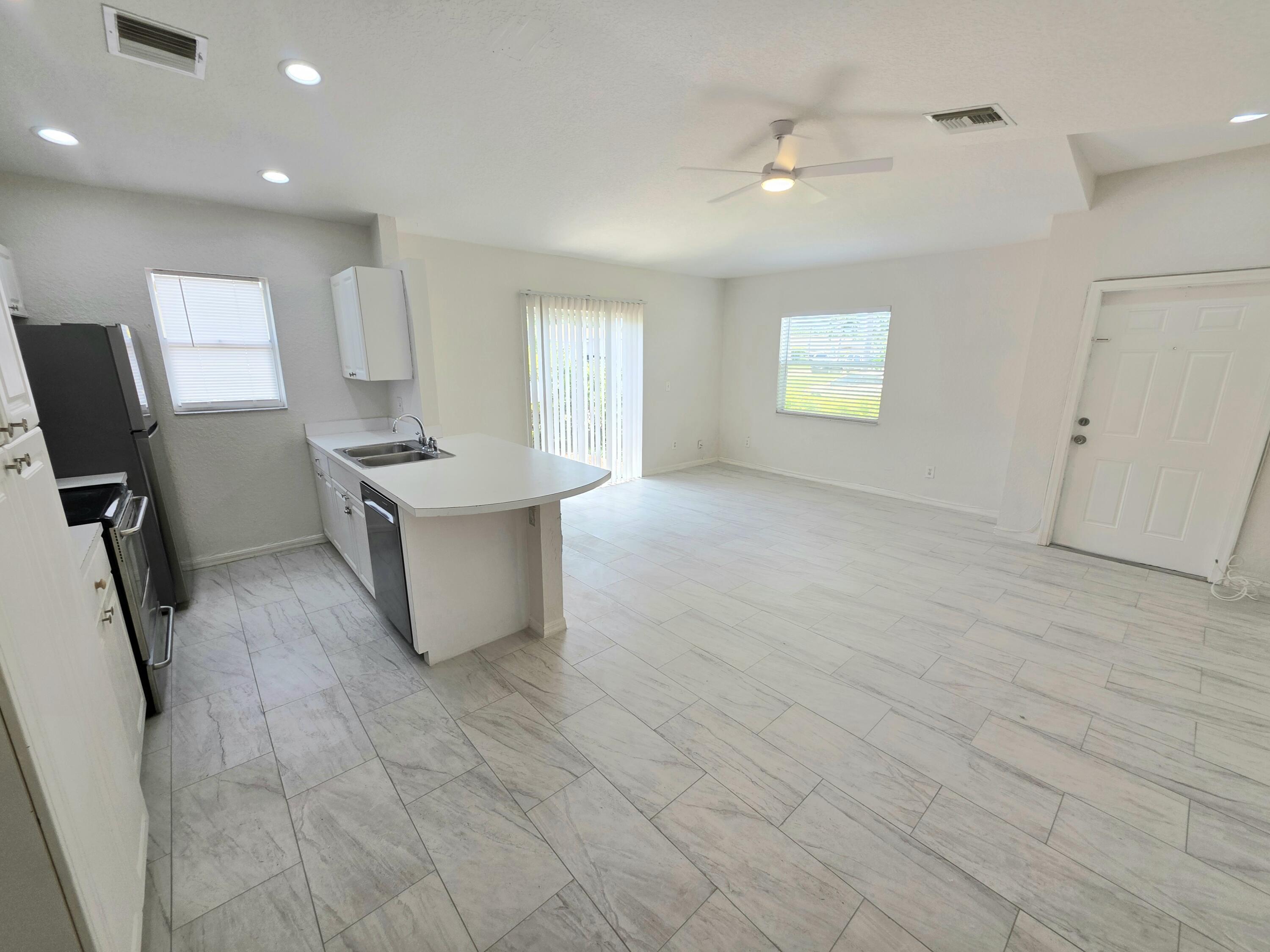 569 East Ridge Circle North Boynton Beach, FL 33435 - Photo 3 of 25 1
