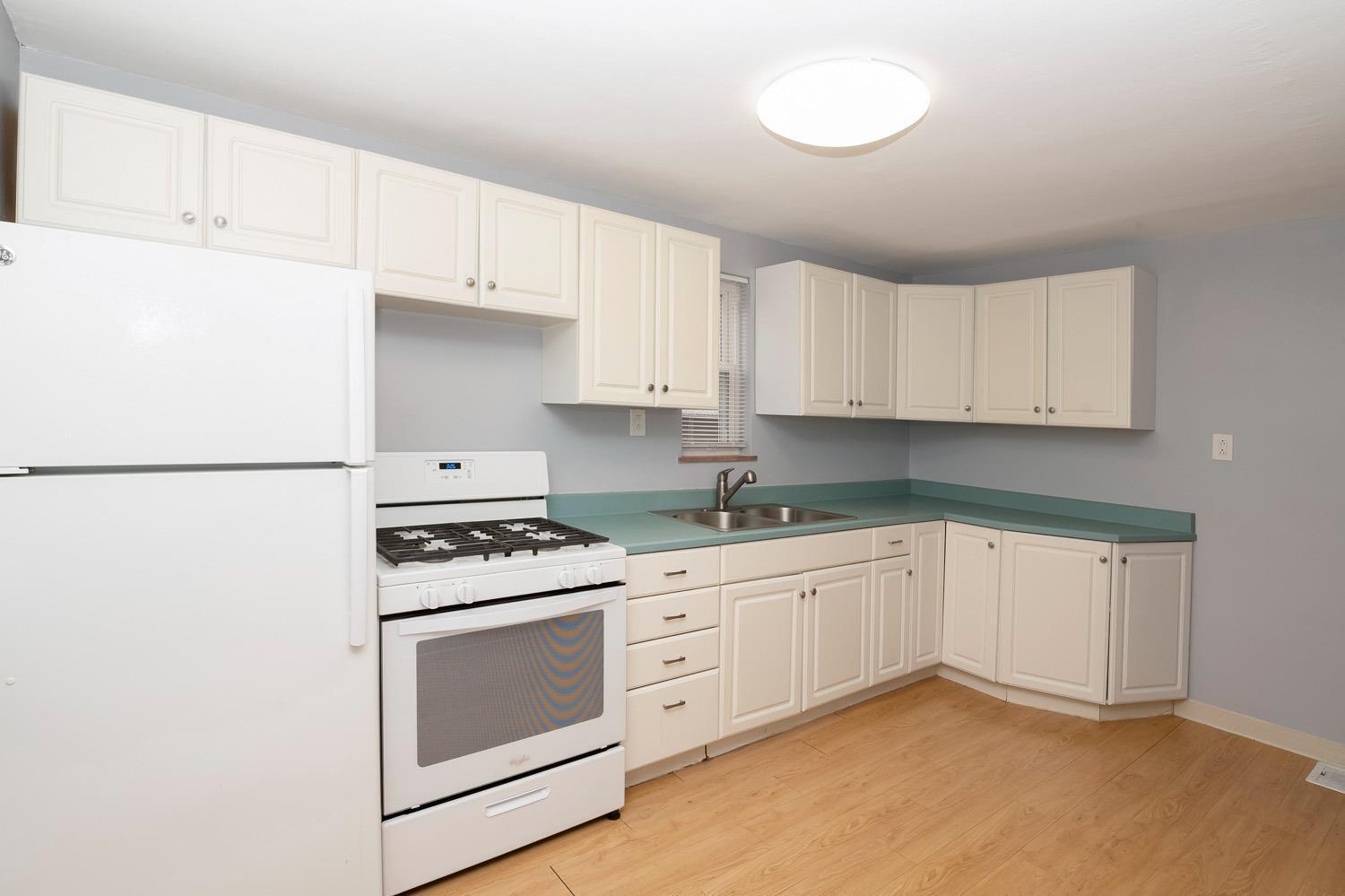 528 Roebling Road Cincinnati, OH 45238 - Photo 7 of 29
