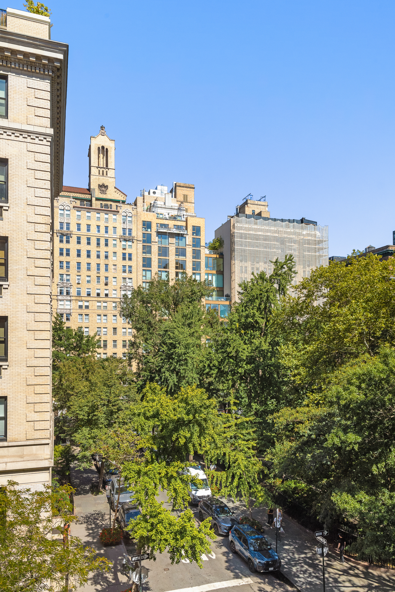 11 Gramercy Park South Manhattan, NY 10003 - Photo 15 of 27 a view of a large building
