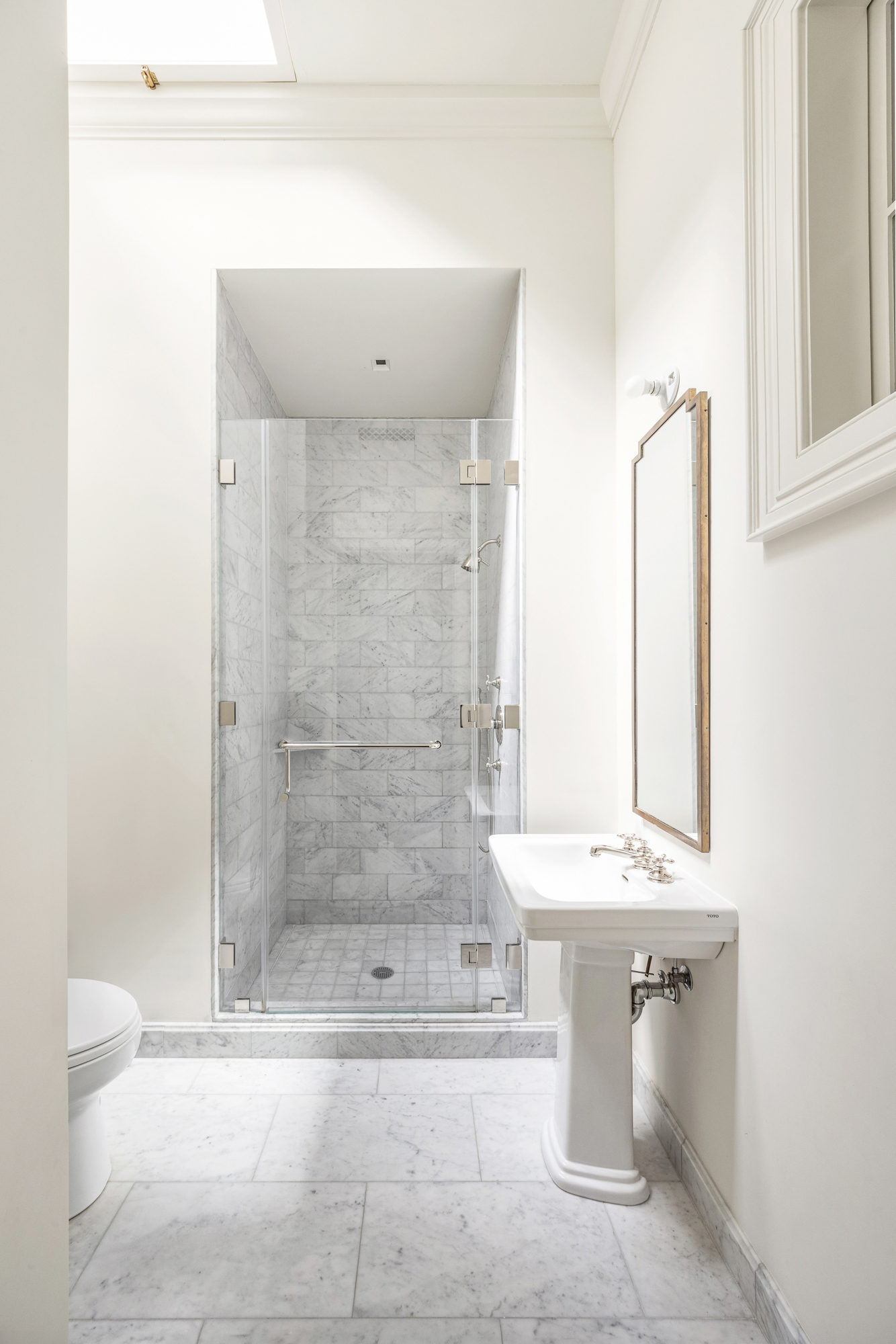 11 Gramercy Park South Manhattan, NY 10003 - Photo 20 of 27 a bathroom with a sink toilet and shower