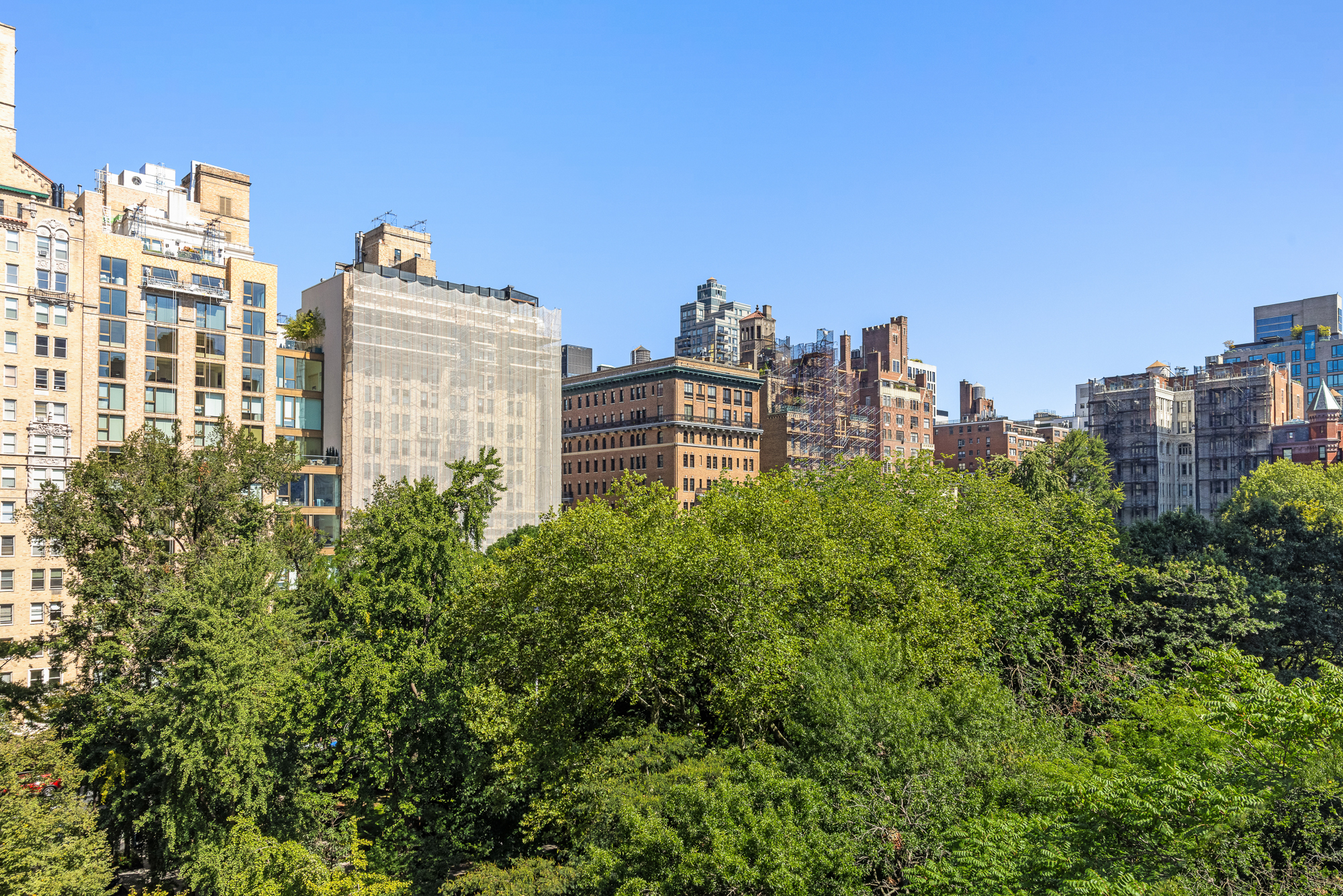 11 Gramercy Park South Manhattan, NY 10003 - Photo 24 of 27 a view of a city with tall buildings in the background