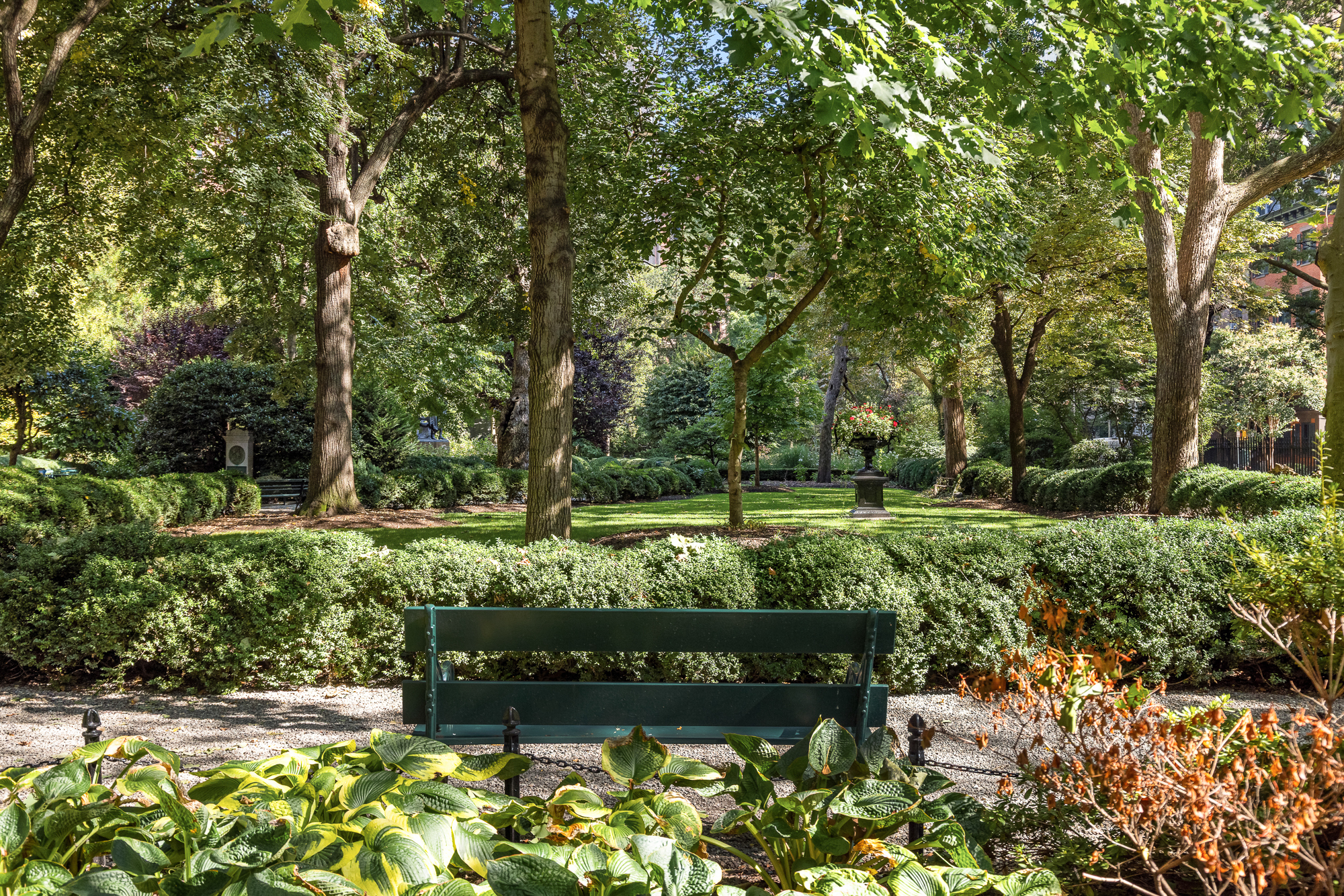11 Gramercy Park South Manhattan, NY 10003 - Photo 26 of 27 a view of a garden with a bench