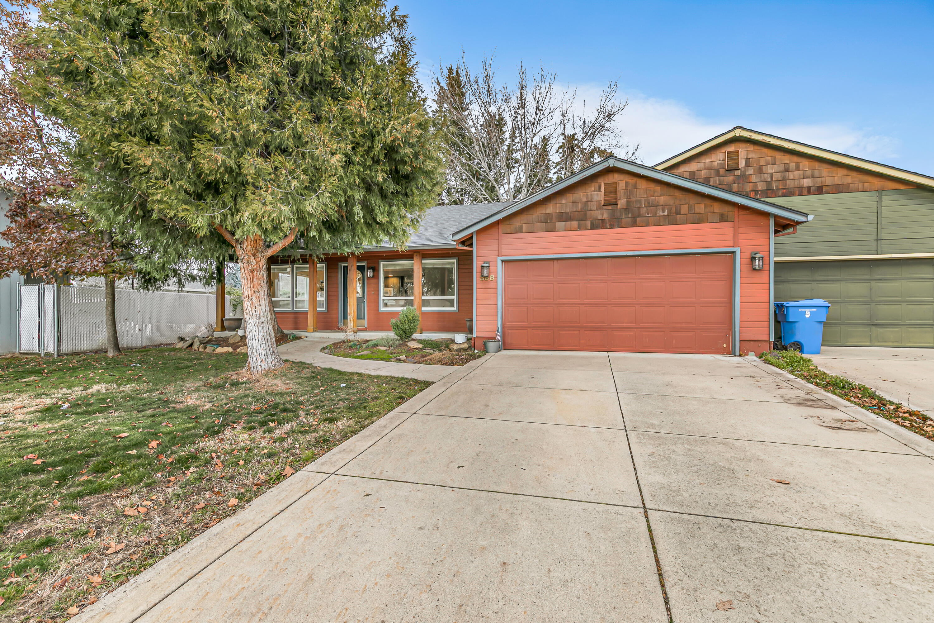 388 Crystal Drive Eagle Point, OR 97524 - Photo 1 of 35 1
