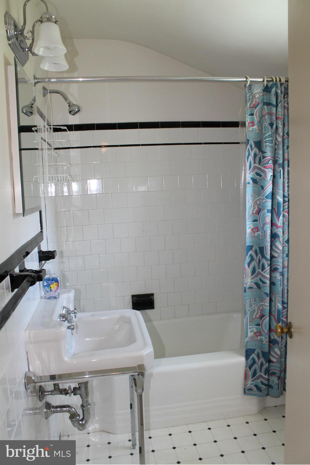 617 Piccadilly Road Baltimore, MD 21204 - Photo 13 of 23 Bath
