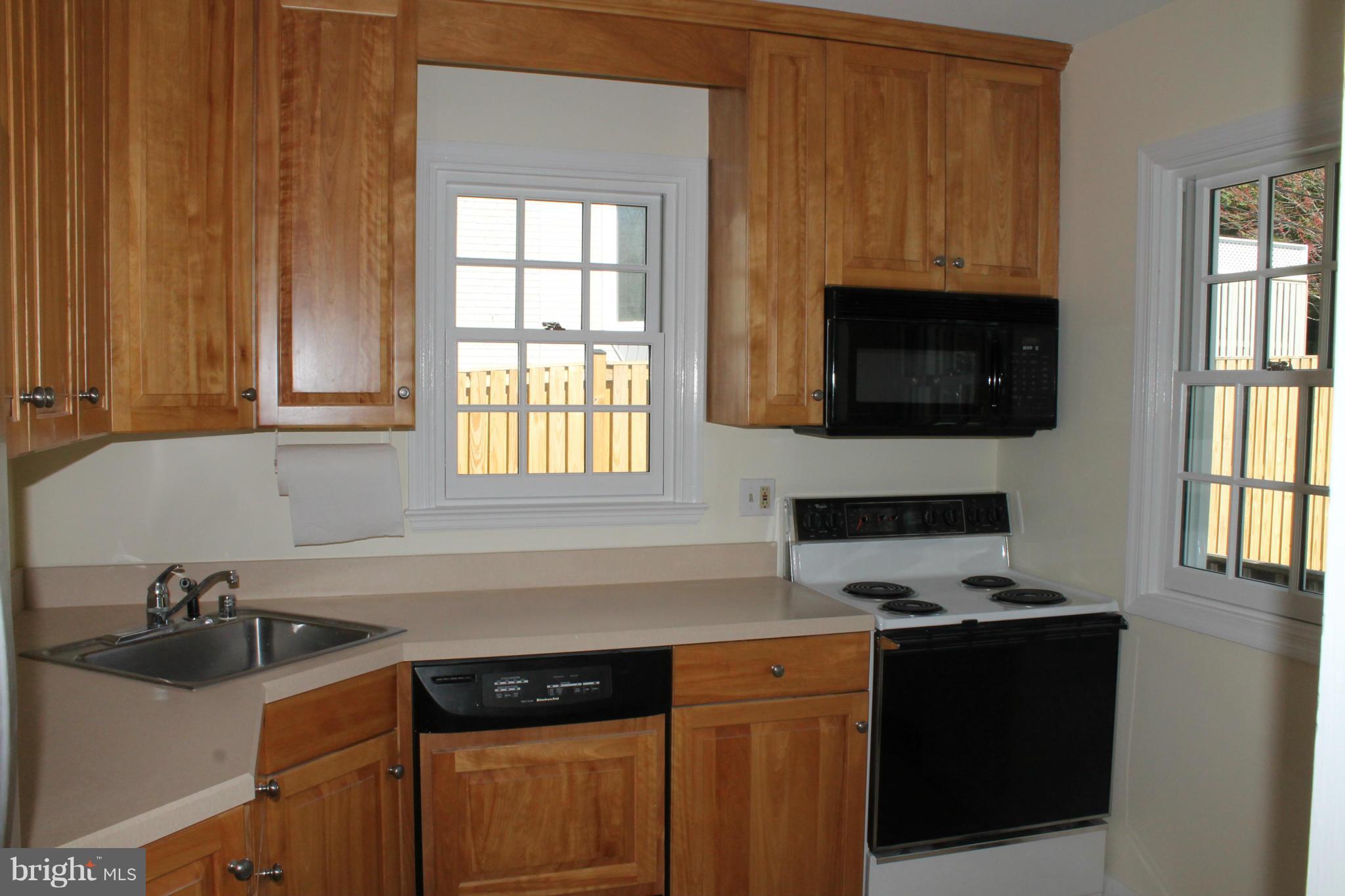 617 Piccadilly Road Baltimore, MD 21204 - Photo 6 of 23 Kitchen
