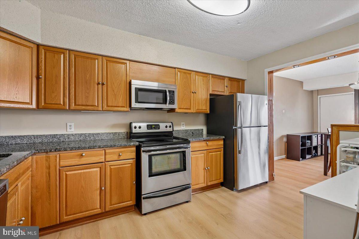 5501 Seminary Road, Unit 1703S Falls Church, VA 22041 - Photo 6 of 36 Granite counters New Refrigerator 2025