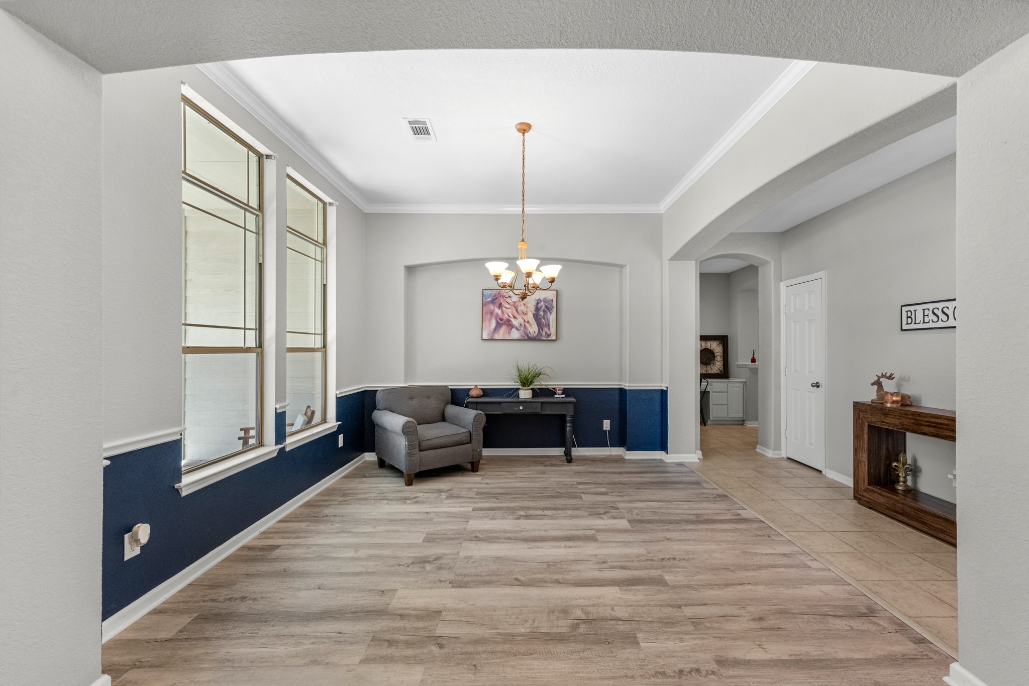 19310 Arbor Breeze Court Spring, TX 77379 - Photo 7 of 37 a living room with furniture and a chandelier