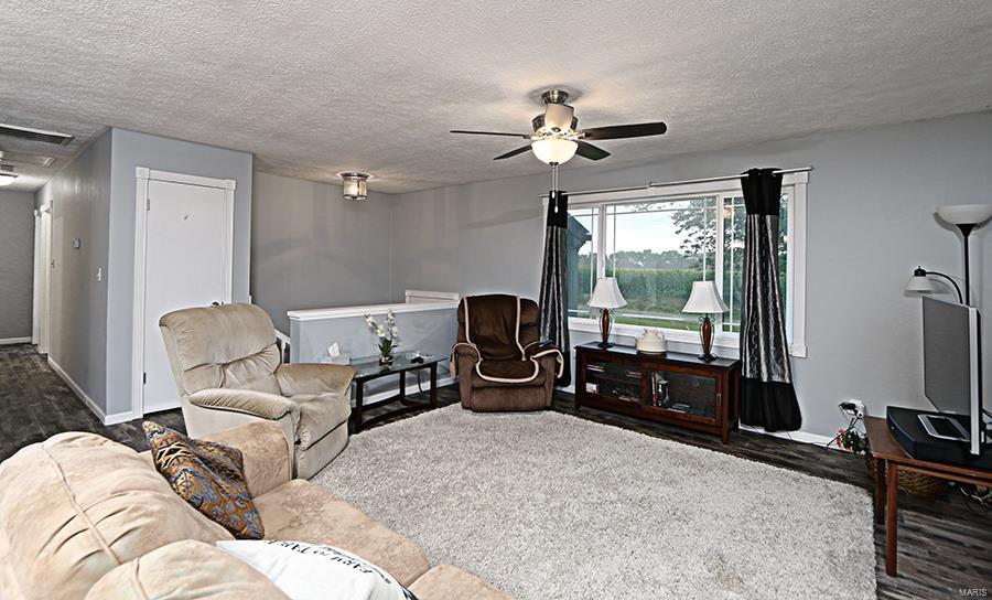 10019 Short Road Alhambra, IL 62001 - Photo 6 of 52 Gallery Image 6