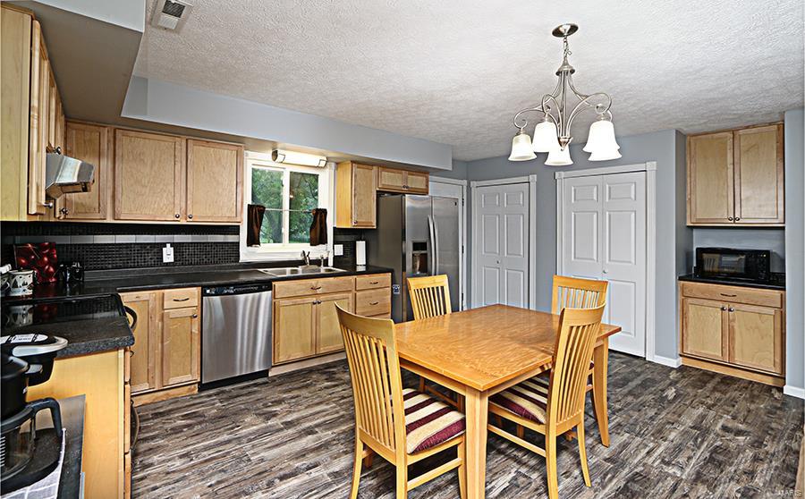 10019 Short Road Alhambra, IL 62001 - Photo 10 of 52 Gallery Image 10
