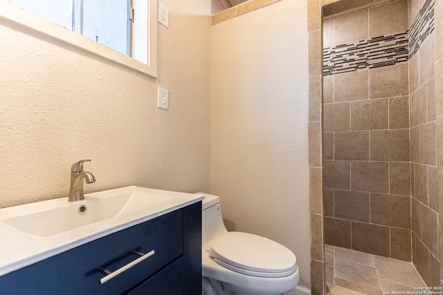 $1,375 | 4147 Scarlet Oak Drive, San Antonio, TX 78220