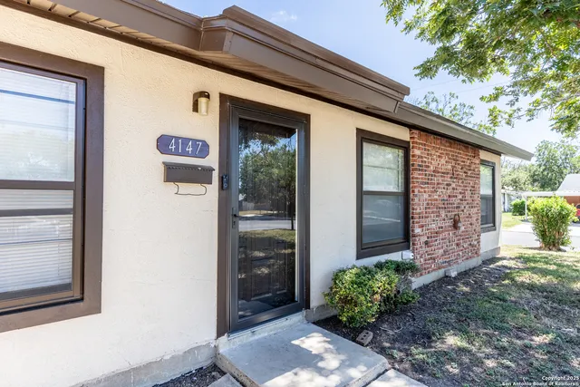 $1,375 | 4147 Scarlet Oak Drive, San Antonio, TX 78220