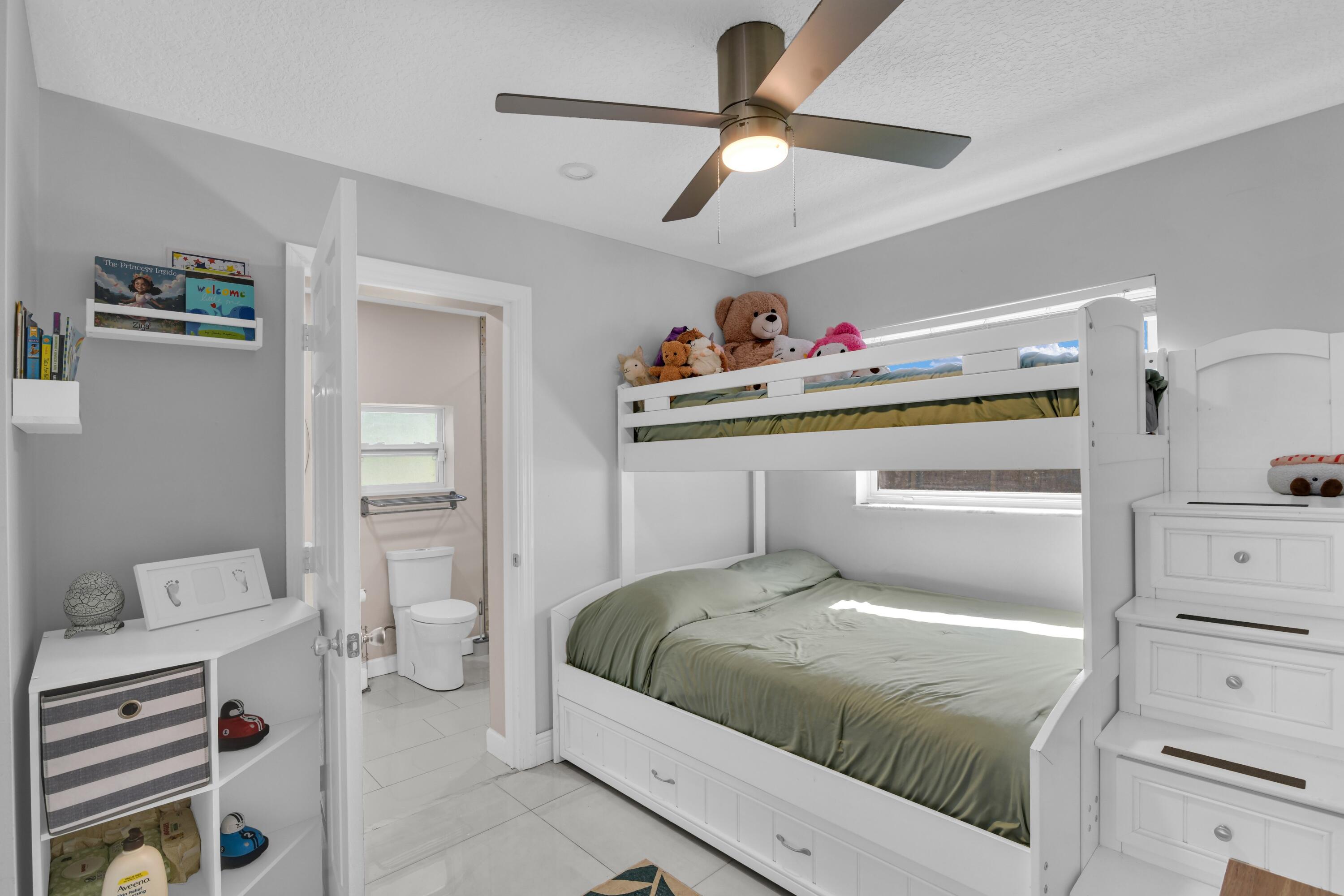3150 Gulfstream Road Palm Springs, FL 33461 - Photo 32 of 51 3150 Gulfstream Rd, Lake Worth - 22