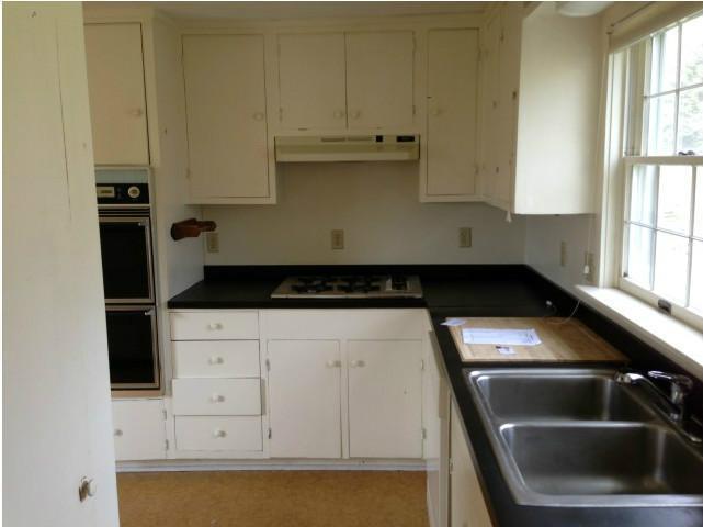 54 Fir Hollow Road Pemaquid, ME 04558 - Photo 10 of 12 Kitchen. Main House