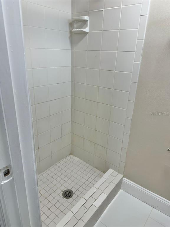 2489 Del Rio Way Dunedin, FL 34698 - Photo 18 of 24 a bathroom with a sink