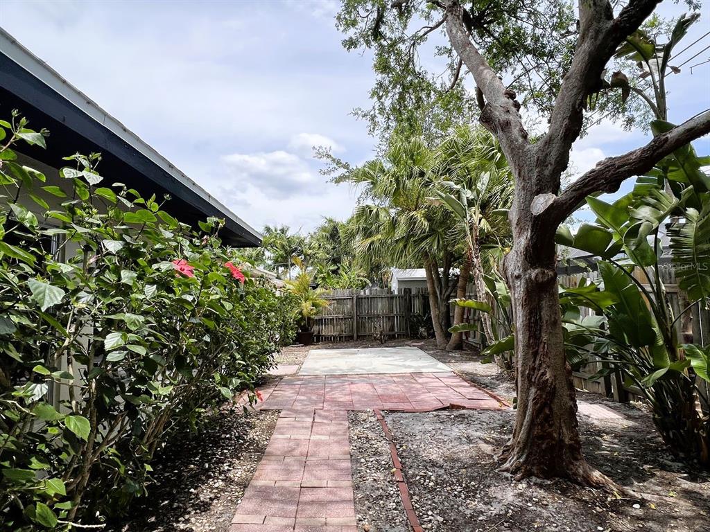 2489 Del Rio Way Dunedin, FL 34698 - Photo 24 of 24 a pathway of a yard