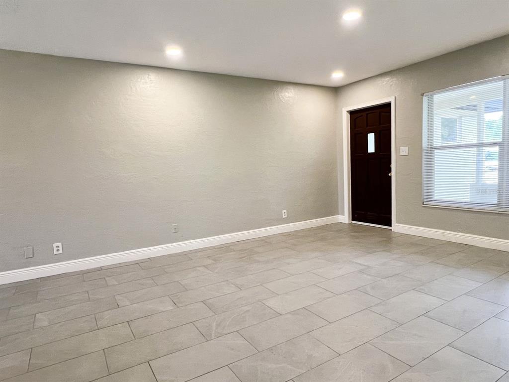 2489 Del Rio Way Dunedin, FL 34698 - Photo 6 of 24 an empty room with windows and closet