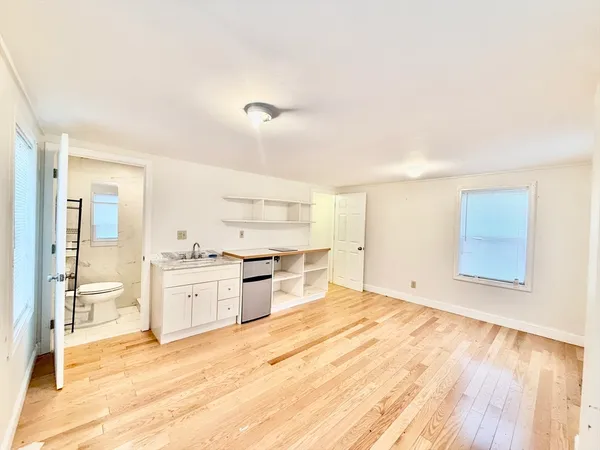 $1,600 | 19 Common Street, Unit 2, Weymouth, MA 02188