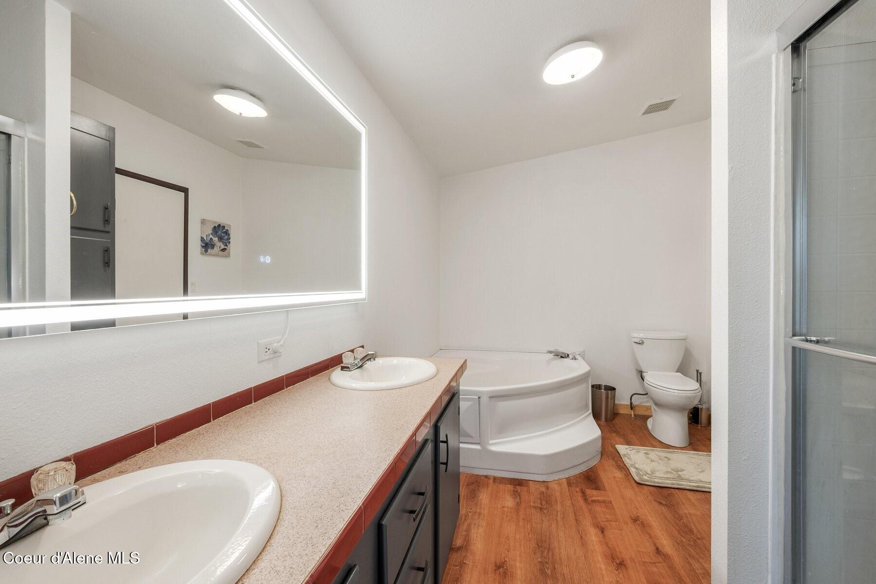 662 Roberson Way Sandpoint, ID 83864 - Photo 19 of 60 Primary En Suite