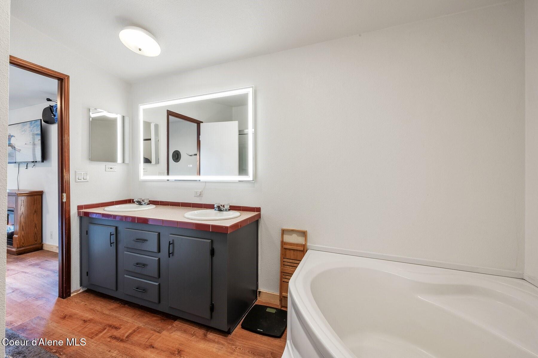 662 Roberson Way Sandpoint, ID 83864 - Photo 20 of 60 Large Soaking Tub