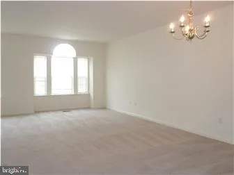 a view of empty room with window
