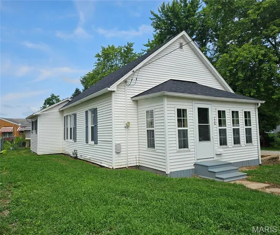 $94,900 | 136 North Hamilton Street, Hillsboro, IL 62049