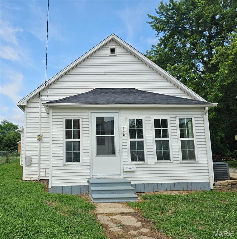 136 North Hamilton Street Hillsboro, IL 62049 - Photo 2 of 21