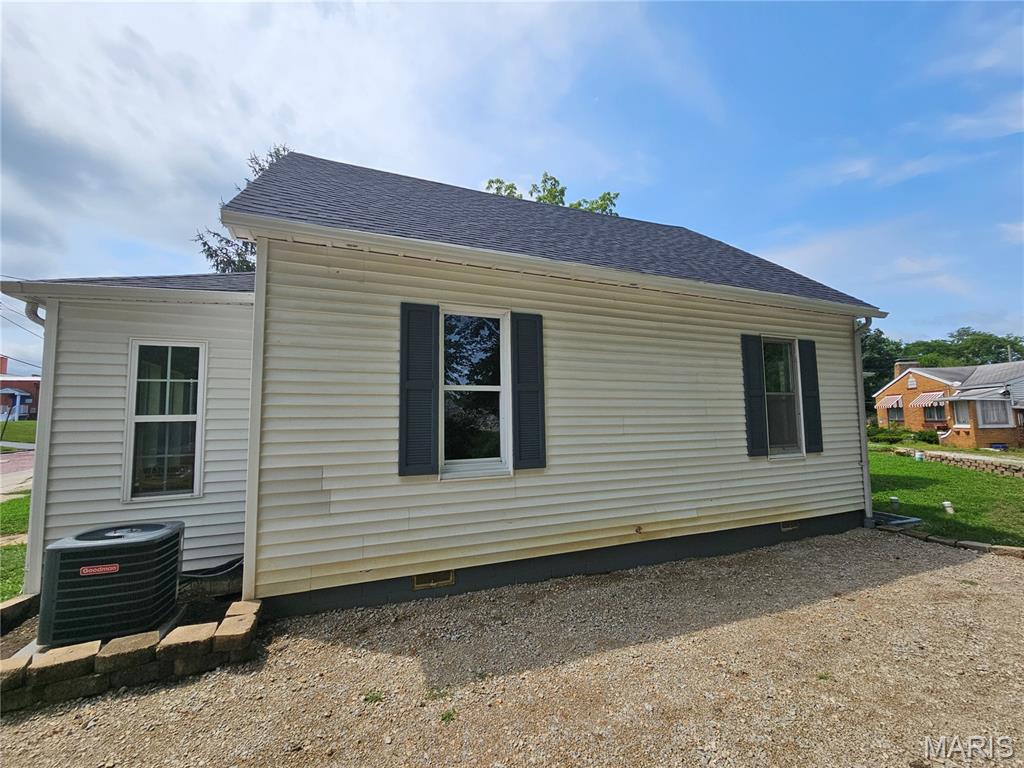 136 North Hamilton Street Hillsboro, IL 62049 - Photo 4 of 21