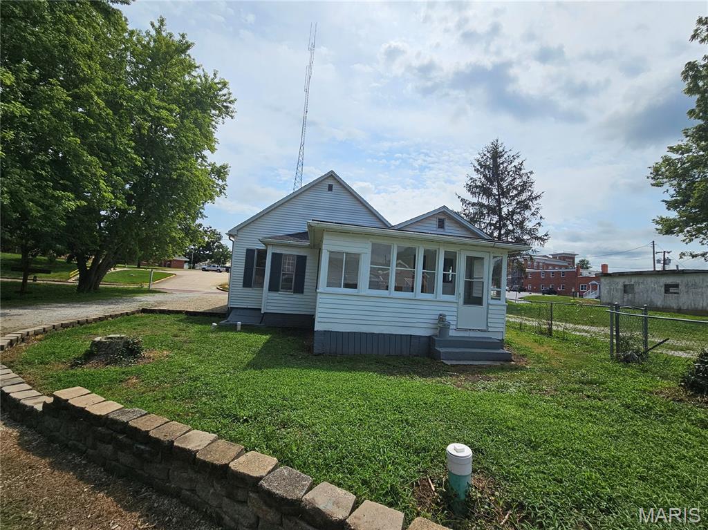 136 North Hamilton Street Hillsboro, IL 62049 - Photo 6 of 21