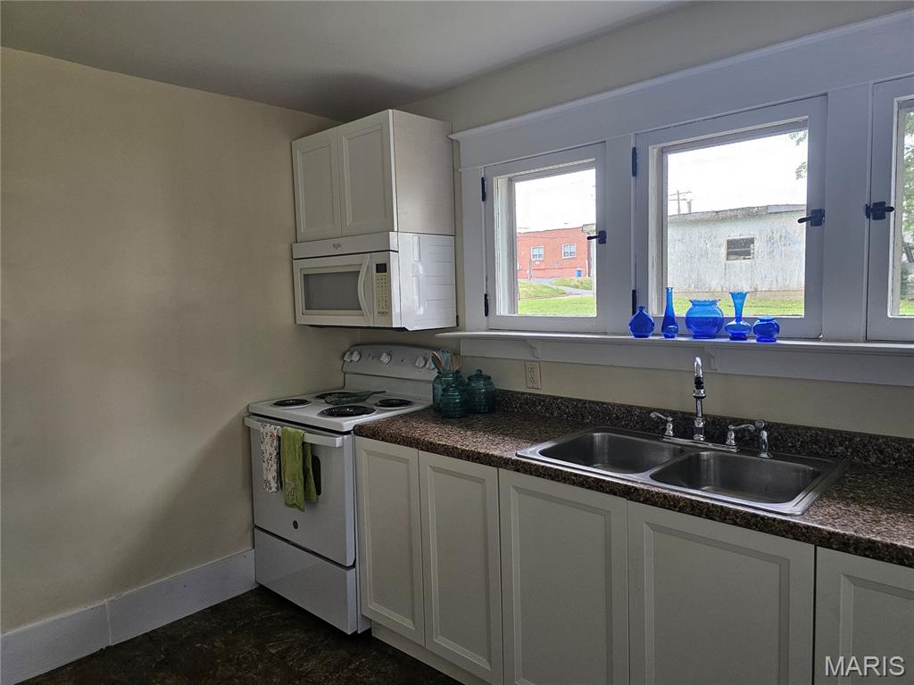 136 North Hamilton Street Hillsboro, IL 62049 - Photo 8 of 21