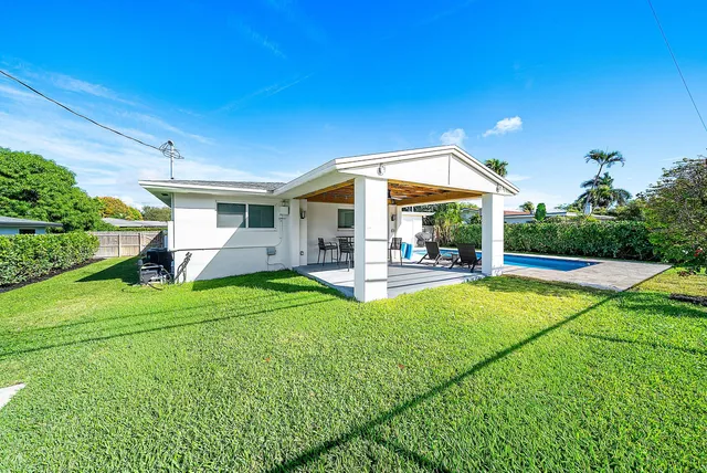 $750,000 | 108 Southeast 31st Avenue, Boynton Beach, FL 33435
