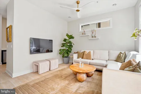 $800,000 | 800 Montrose Street, Unit A, Philadelphia, PA 19147